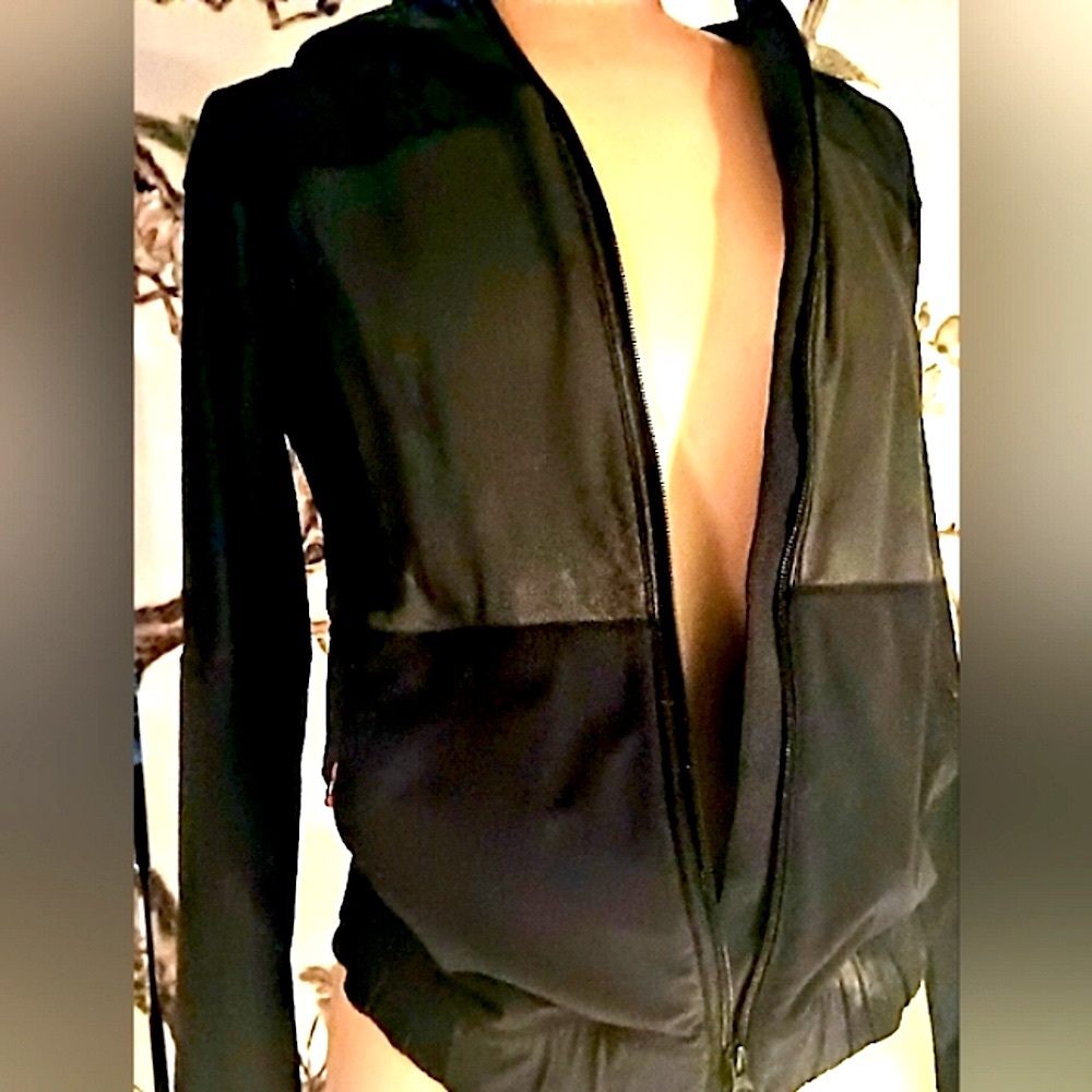 Lululemon 🍋 Light Reflective lattice back jacket